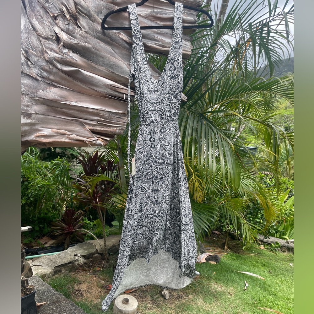 Billabong backless maxi dress (M) NWT